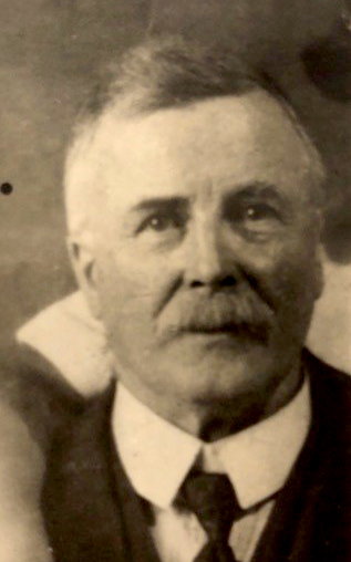 Photo of photos/John Roderick McLennan 1864-1934 headshot portrait